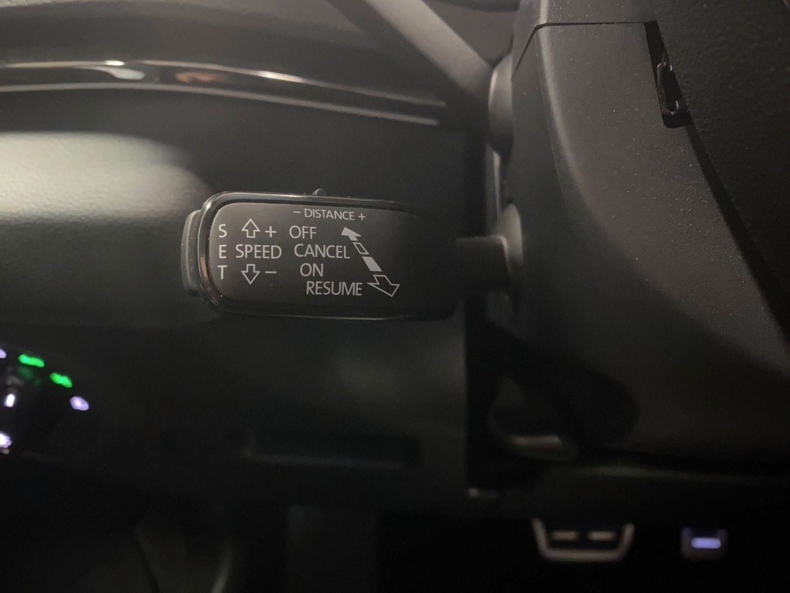 Fahrzeugabbildung SKODA Karoq 1.5 TSI DSG Sportline+NAVI+MATRIX+ACC+18"+