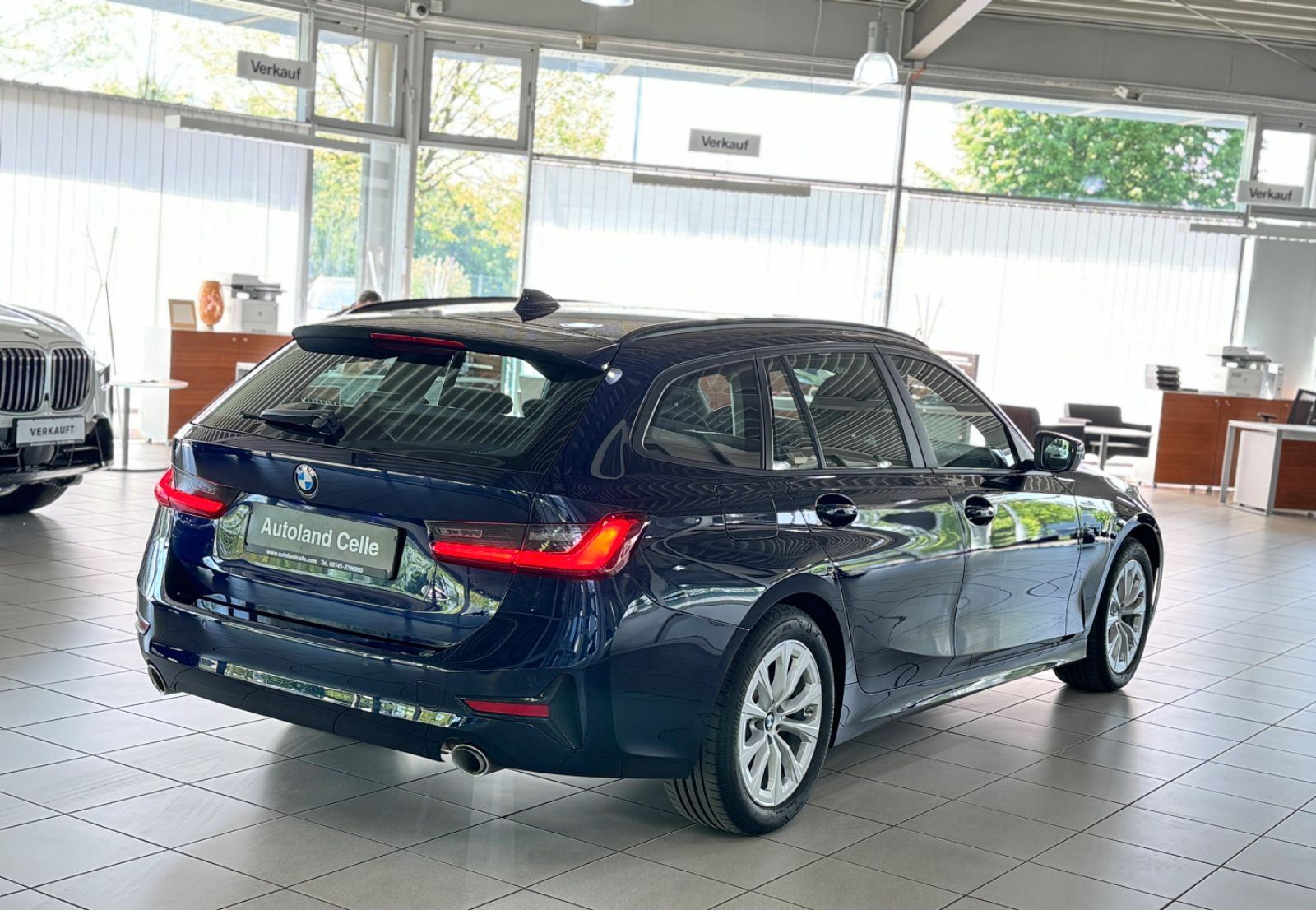 Fahrzeugabbildung BMW 330i xD Panorama DAB CockPitPlus Lordo Sport LED