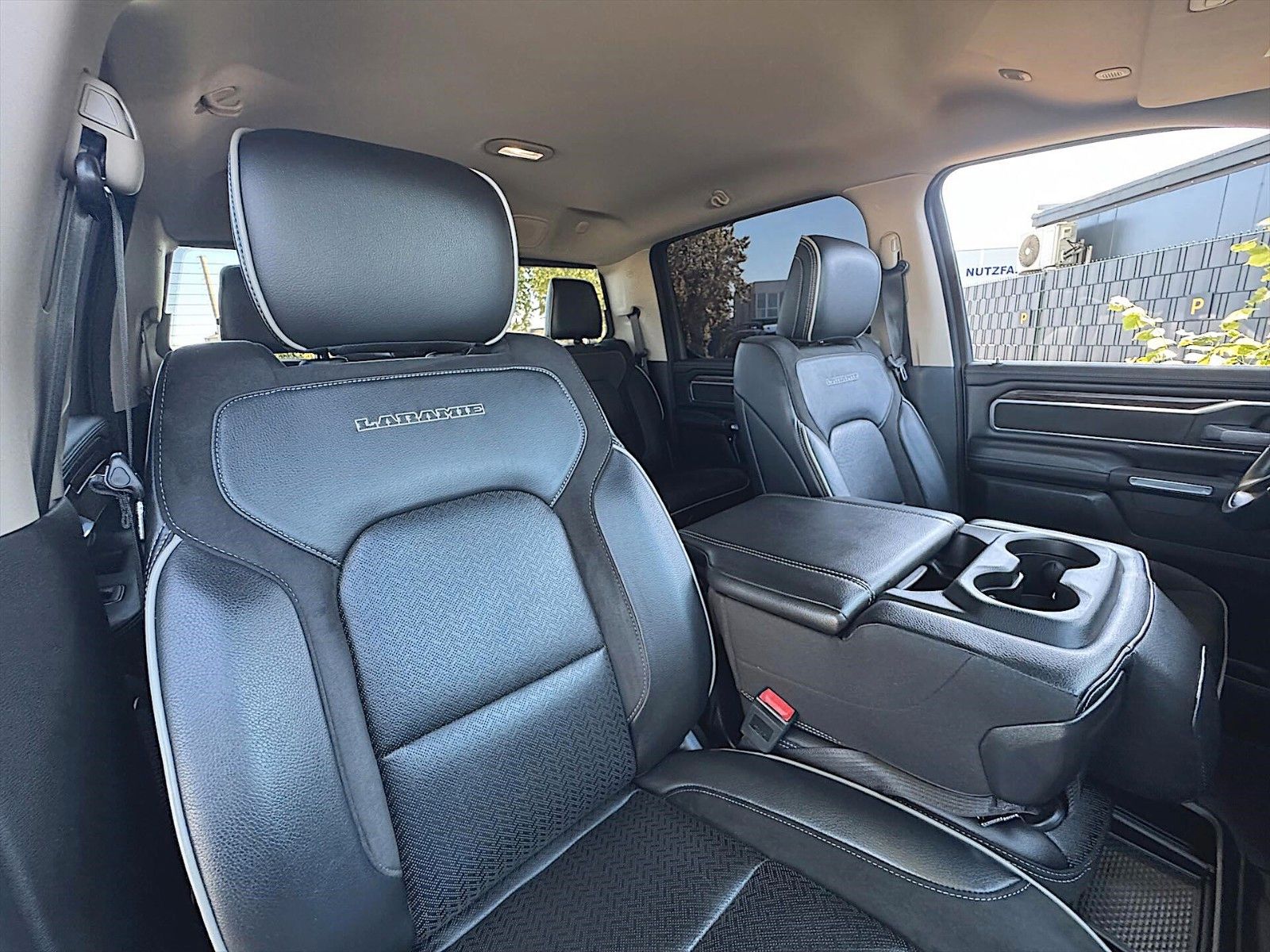 Fahrzeugabbildung Dodge RAM 5.7 V8 HEMI Night LARAMIE 4x4 LONGBED 19%