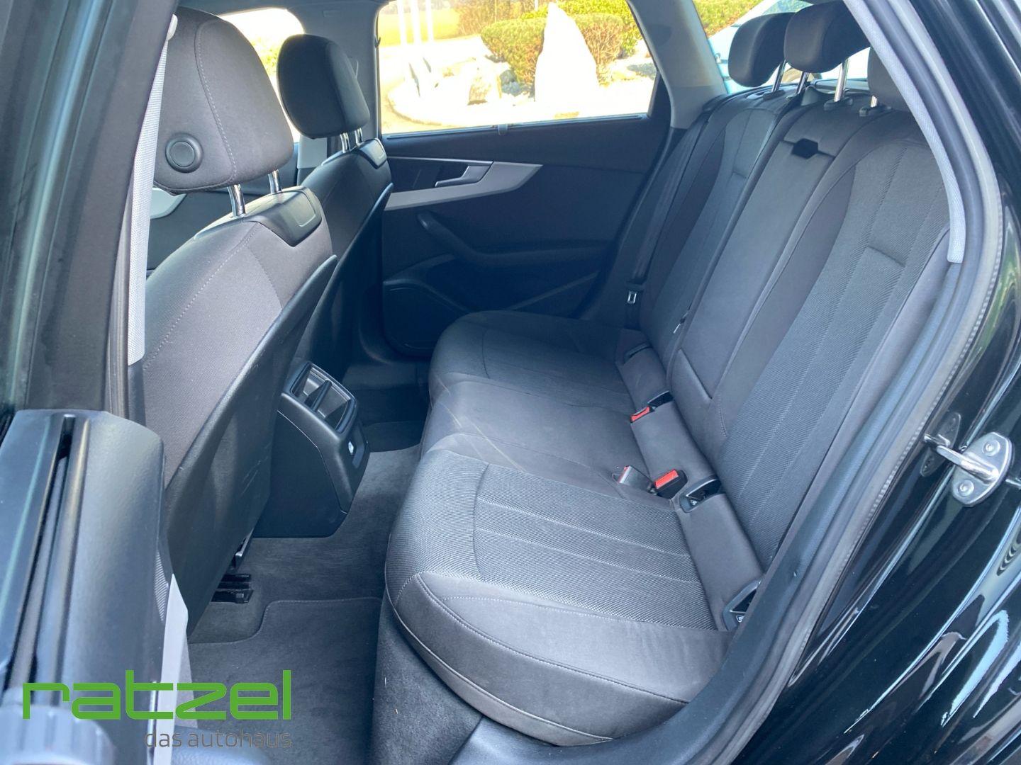 Fahrzeugabbildung Audi A4 Avant 35 TFSI S tronic Navi LED El. Heckklapp