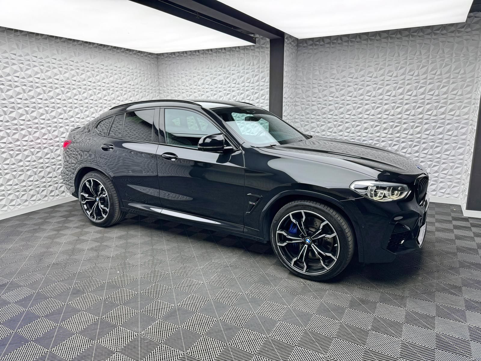 Fahrzeugabbildung BMW COMPETITION/KLAPPEN-AGA/H&K/ACC/AHK/HUD/KEYL/21"