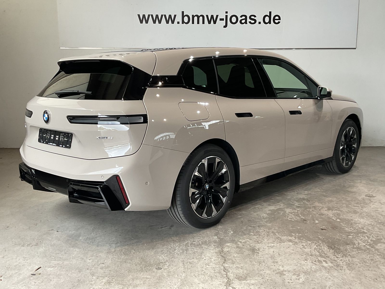 Fahrzeugabbildung BMW iX xDrive45 |Sitzbelüftung |AHK |Panoramadach