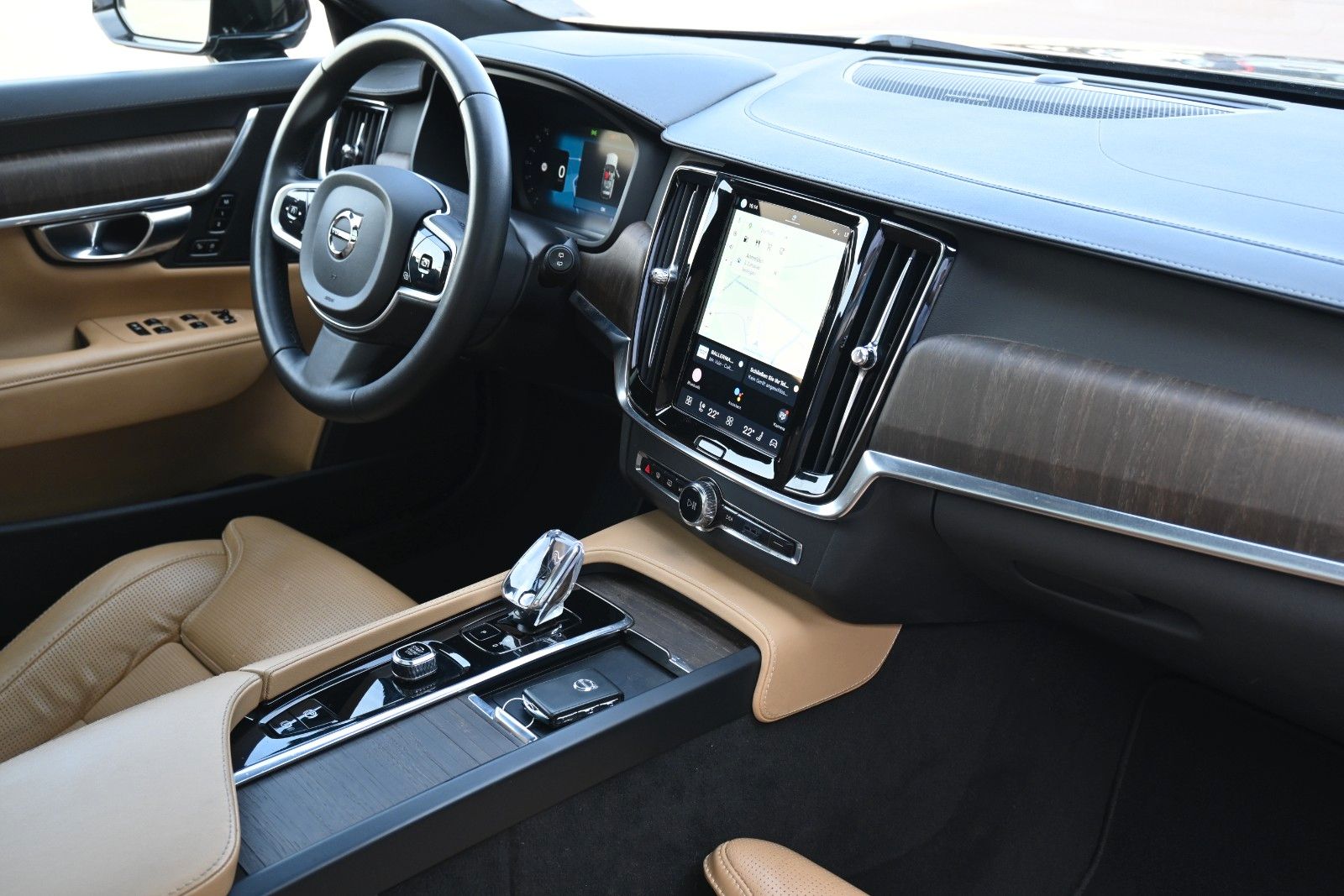 Fahrzeugabbildung Volvo V90 B4 D Plus Bright*STDHZG*360°*PANO*ACC*AHK