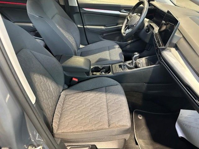 Fahrzeugabbildung Volkswagen Golf VIII Life 2.0 TDI Kamera ACC LED 16"Alu
