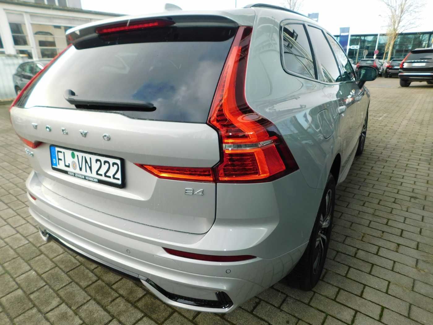 Fahrzeugabbildung Volvo XC60 B4 D Plus Dark 'Standheizung,Glasdach'