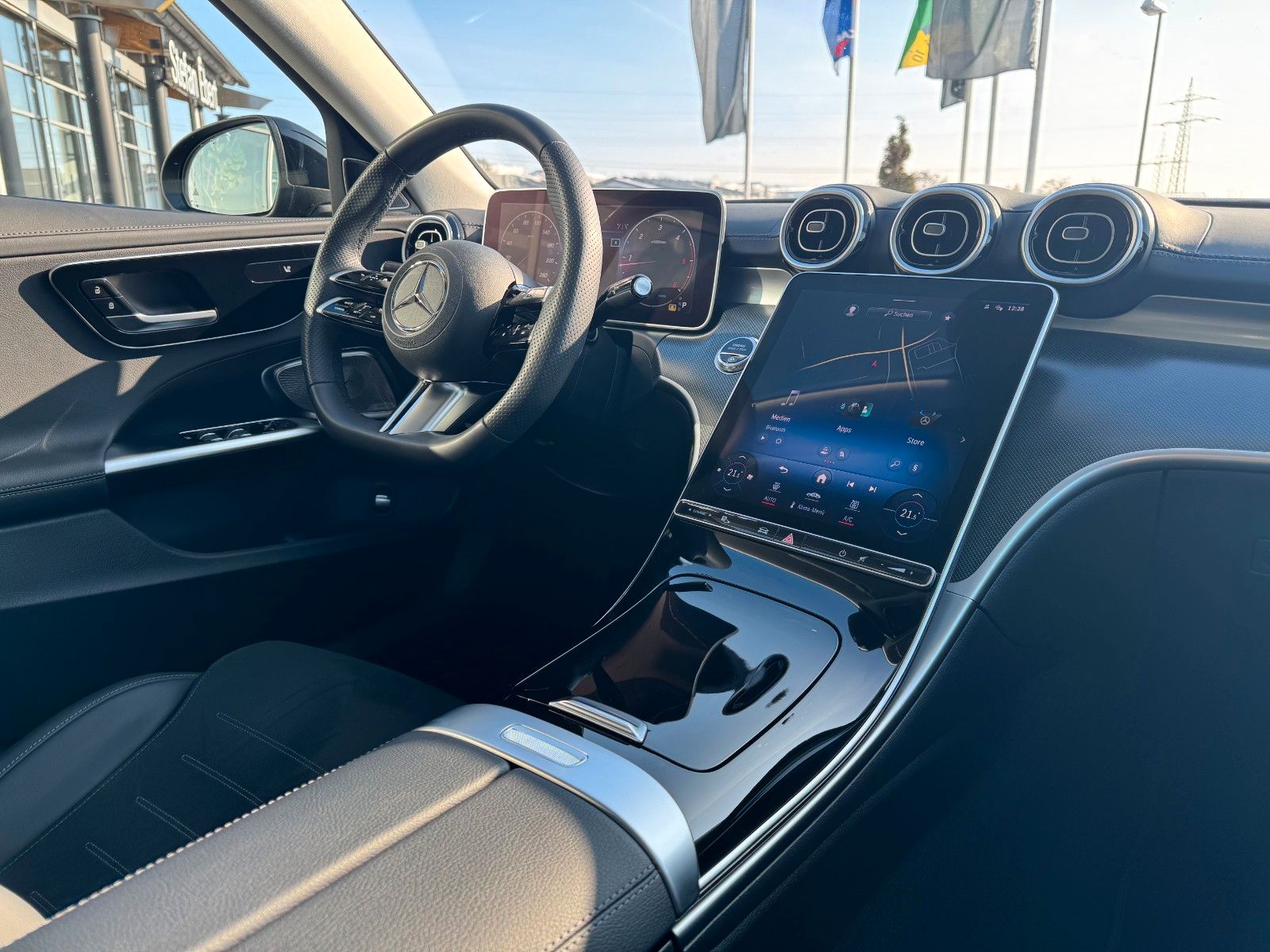 Fahrzeugabbildung Mercedes-Benz C 220d AMG+Burmester+ESD+RKamera+Night+TotW