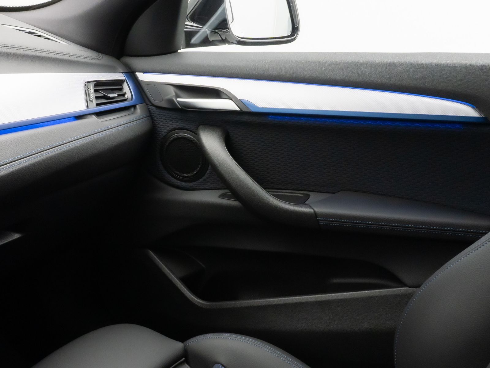 Fahrzeugabbildung BMW X2 xD20i M Sport Kamera HUD DAB Navi+ Alarm 19"