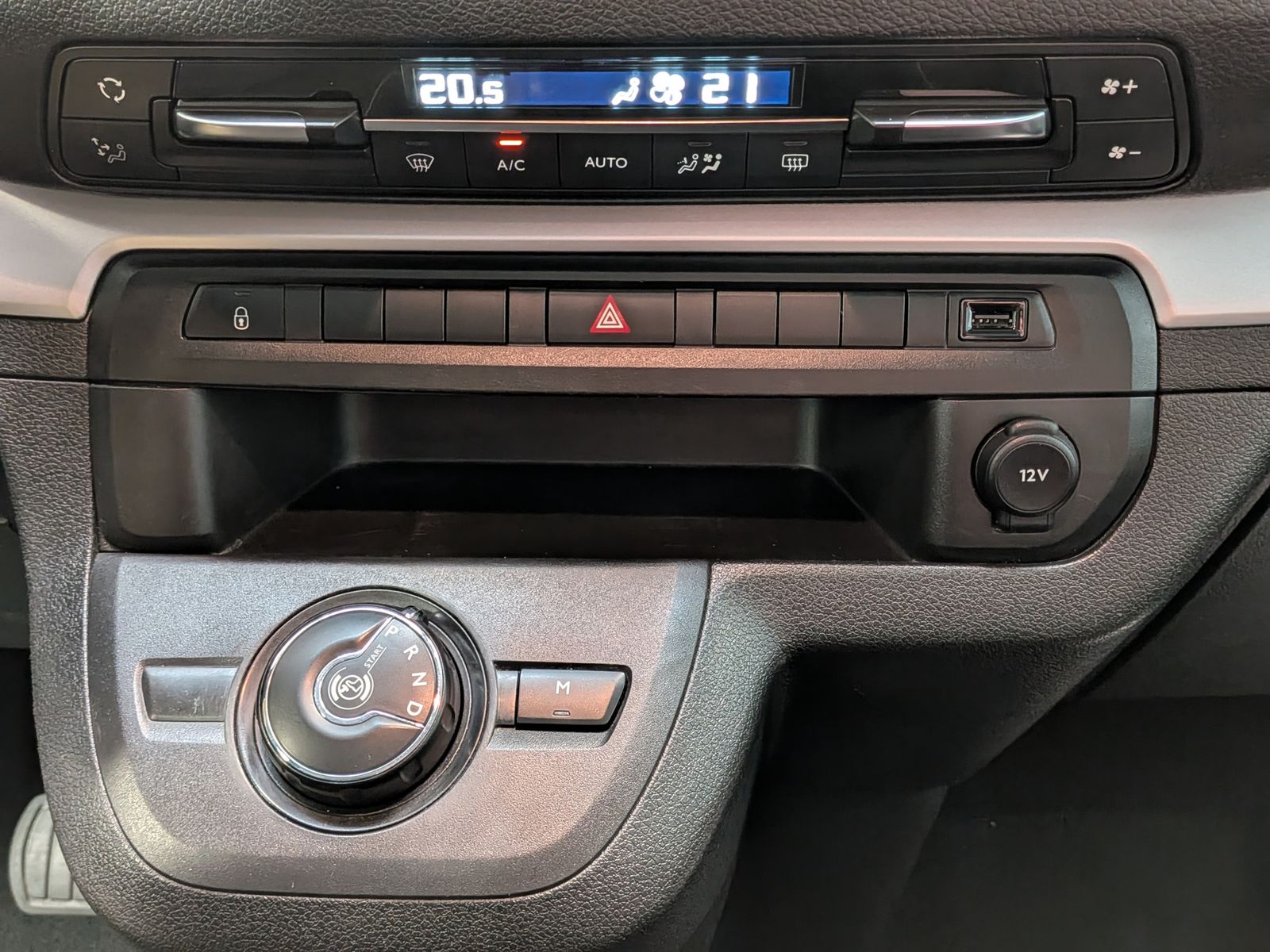Fahrzeugabbildung Opel Zafira Life M 2.0Aut. LED*CAM*HUD*ACC*AHK*8-SITZ