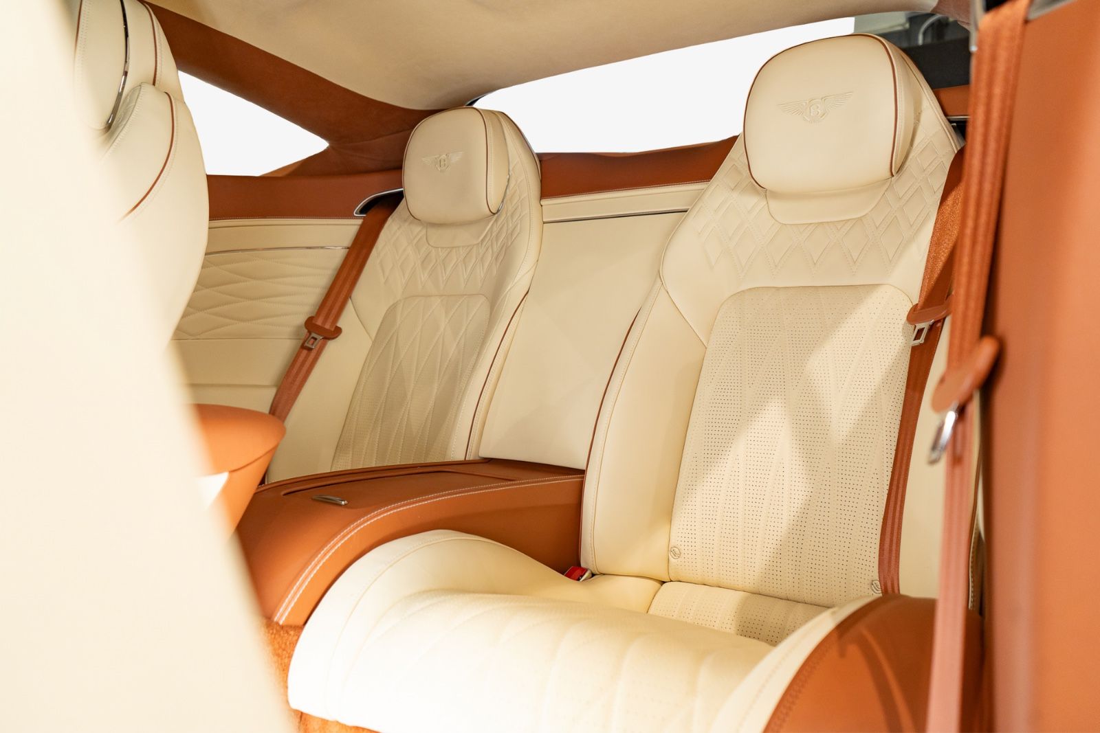 Bentley Continental GT Azure°B&O°NIGHT°MASS°360°ACC°PANO foto 14