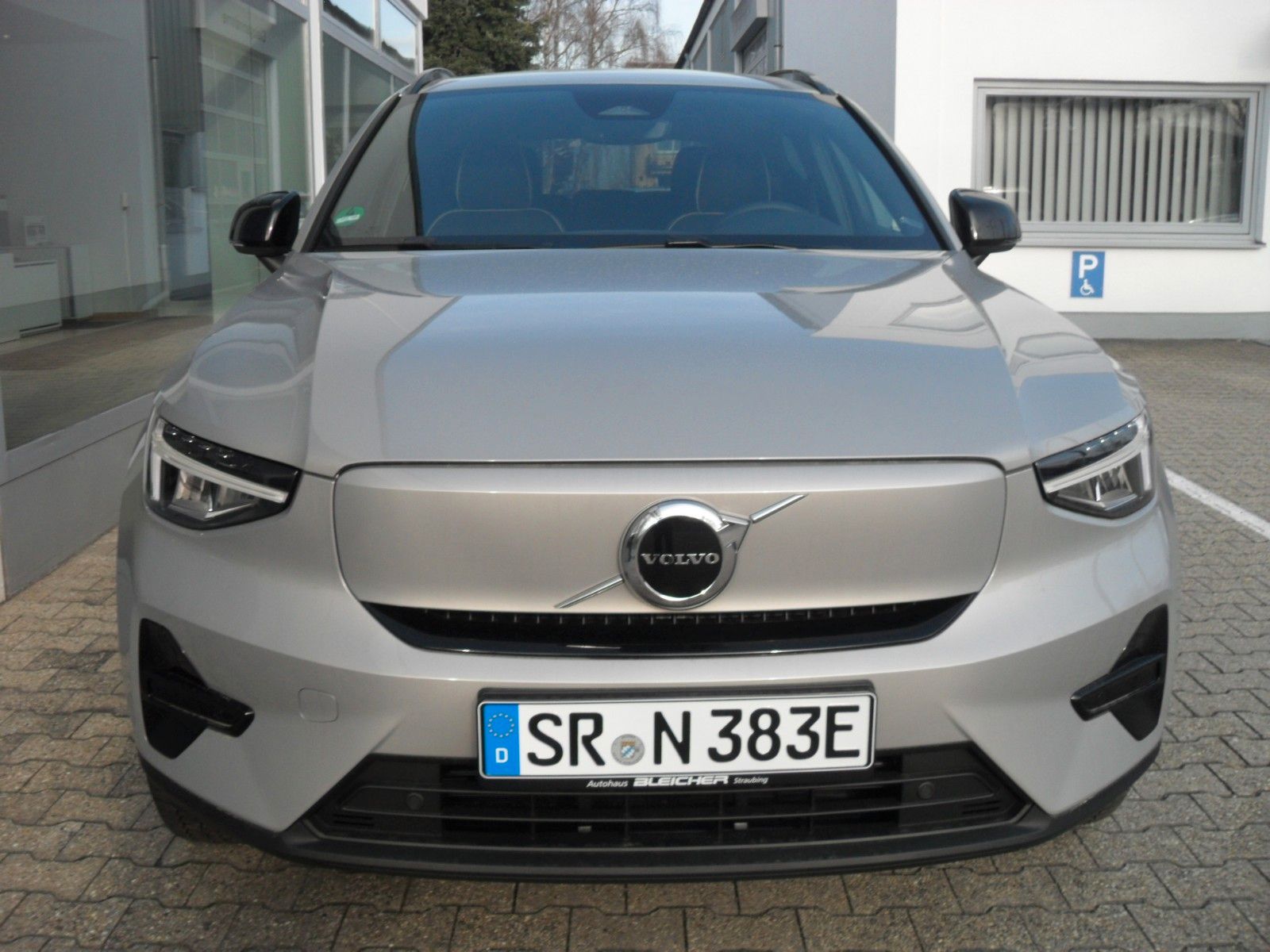 Fahrzeugabbildung Volvo XC40 Recharge Plus Single Motor Extended Range