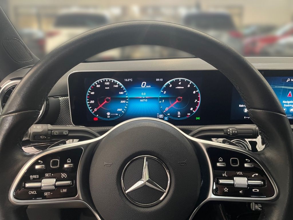 Fahrzeugabbildung Mercedes-Benz A 180 Progressive Navi LED SHZ SpurH ParkAss DAB