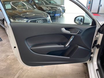 Audi A1 ambition *BI-XENON*NAVI*SZHZ*TEMPOMAT*PDC*