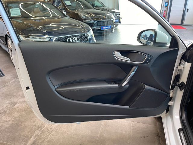Audi A1 ambition *BI-XENON*NAVI*SZHZ*TEMPOMAT*PDC*