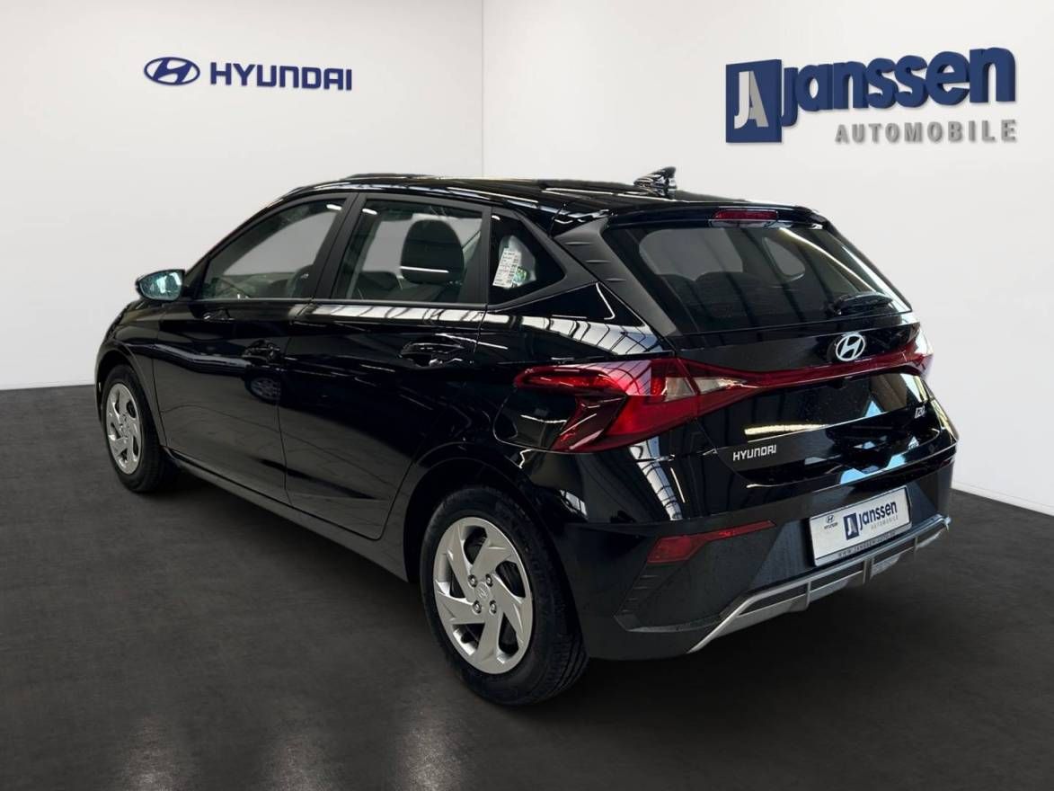 Fahrzeugabbildung Hyundai i20 Select Funktionspaket PDC Navi Rückfahrkamer