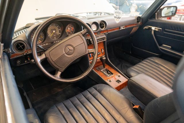 Fahrzeugabbildung Mercedes-Benz SL 560 W107 Cabrio, matching numbers