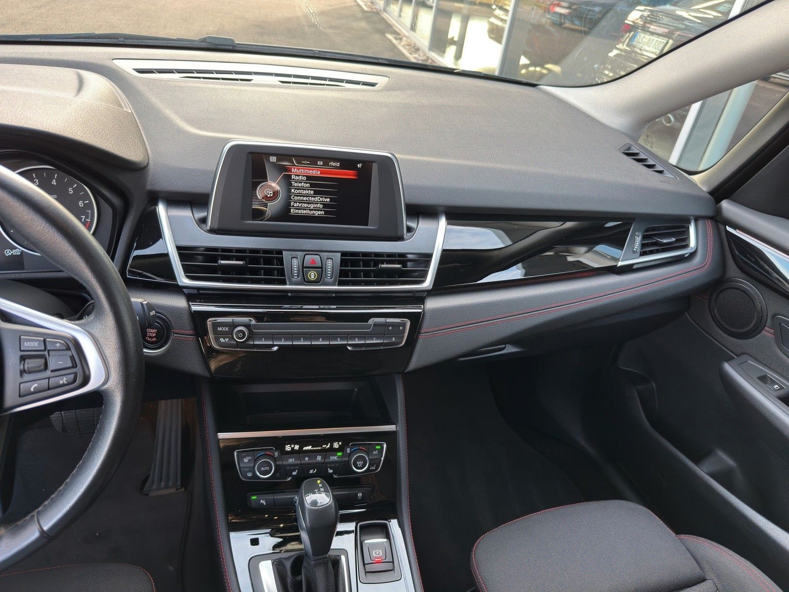 Fahrzeugabbildung BMW 218i  Active Tourer Sport Line AHK LED