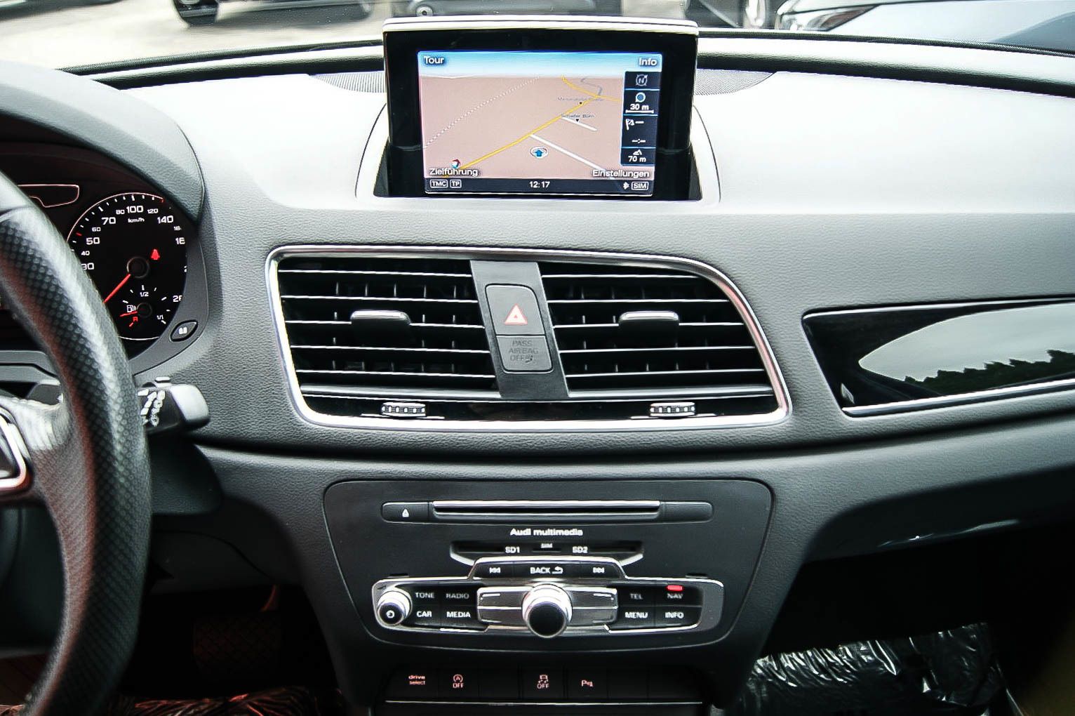 Fahrzeugabbildung Audi Q3 14TSI S-tronic S-LINE PLUS 20-ZOLL PANO BOSE