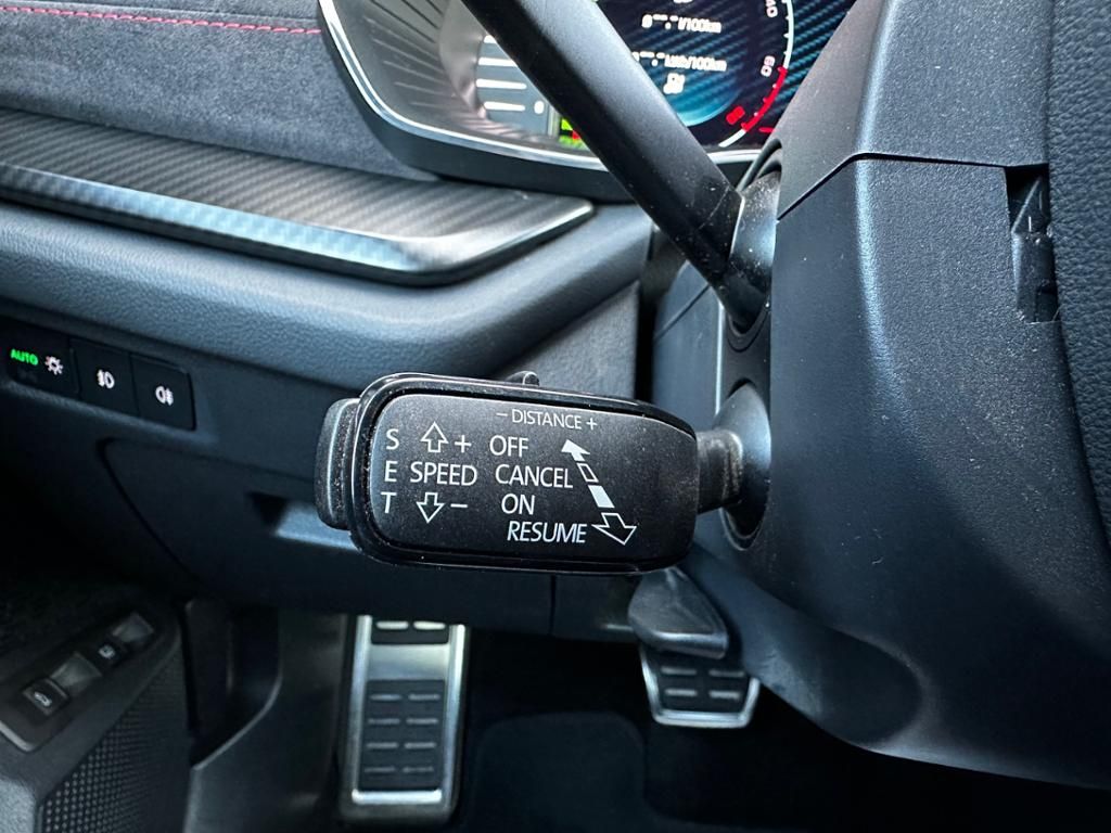 Fahrzeugabbildung SKODA Octavia Combi 1.4 RS iV FLA MATRIX SpurH S-Sitz
