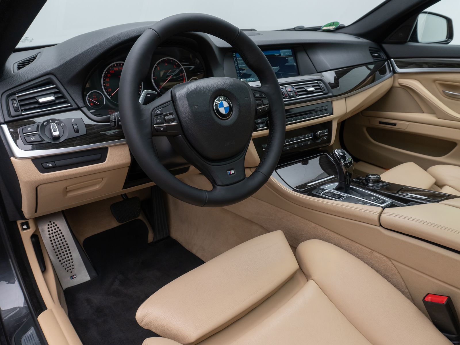 Fahrzeugabbildung BMW 530d xD M Sport Kamera HUD NaviPro Panorama HiFi