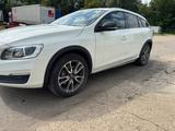 Volvo V60 Cross Country T5 AWD Geartronic Summum S... - gebrauchte Volvo V60 Cross Country aus dem Jahr 2016