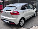 Kia Rio Edition 7 1.4l*NUR 77TKM*NAVI*KAMERA*KLIMA* - silberne Kia Rio