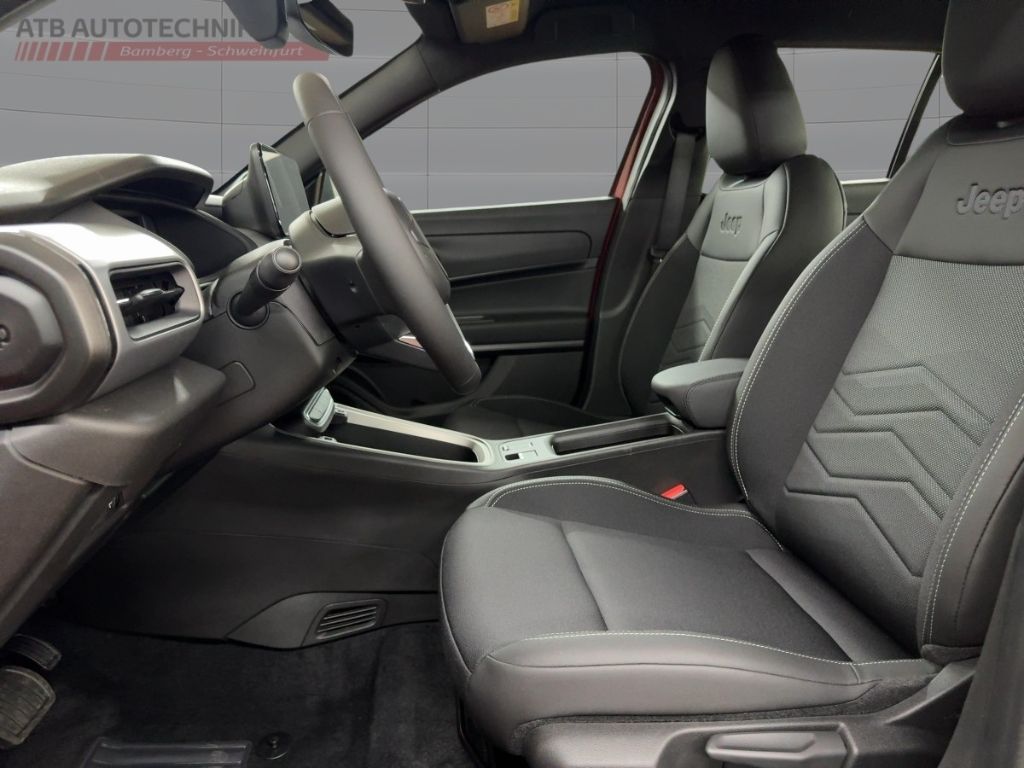 Fahrzeugabbildung Jeep Avenger e-Hybrid Altitude ALLWETTER NAVI WINTER