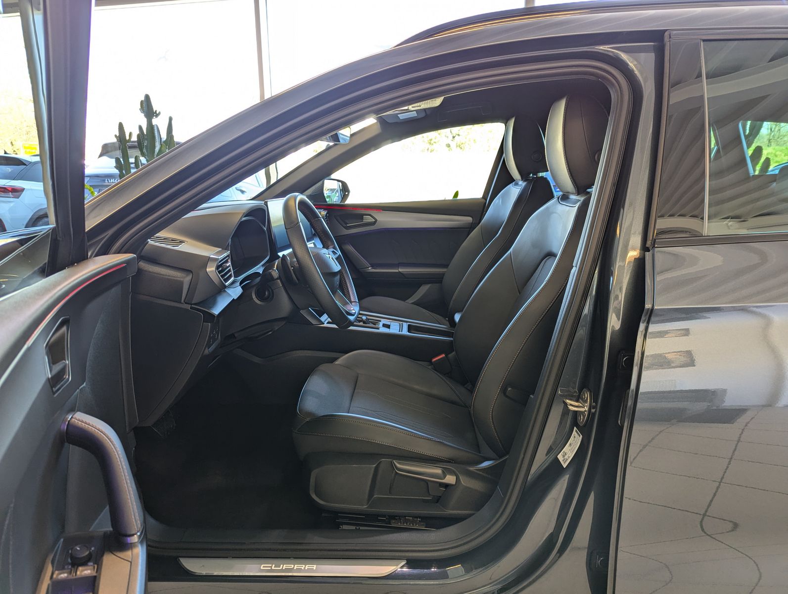 Fahrzeugabbildung CUPRA Leon 1.5eTSI DSG Matrix Cam Vision+ Full Link