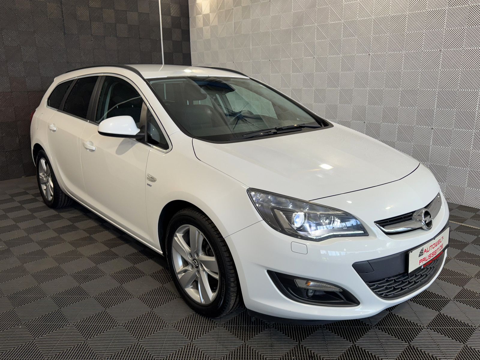 Gebrauchtwagen Opel Astra Astra J Sports Tourer*ENERGY*BI XEN-SHZ-AHK-TEMP in Horb am Neckar