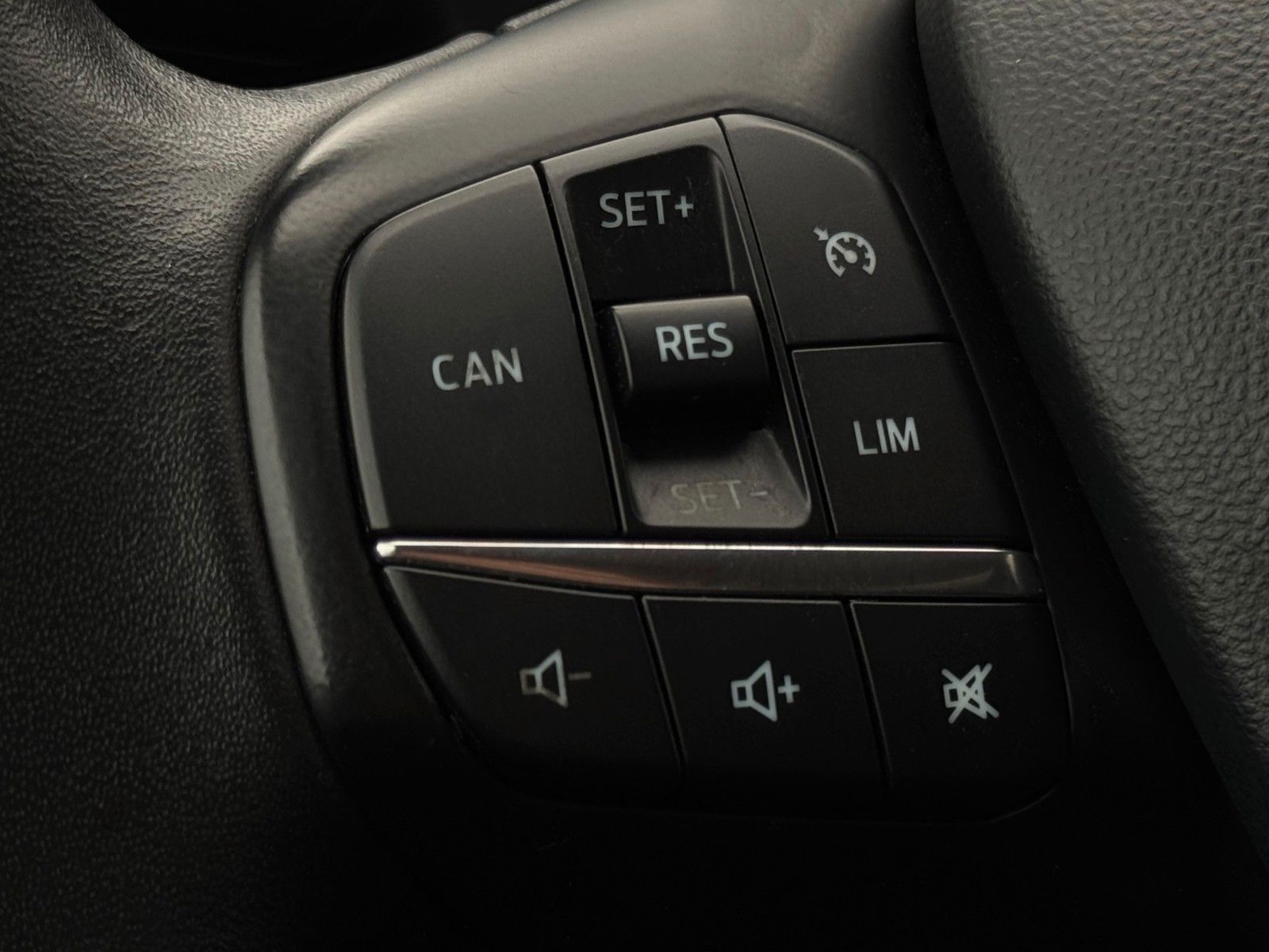 Fahrzeugabbildung Ford Fiesta 1.0 EB Active 140ps Kam Navi Temp SHZ LKA