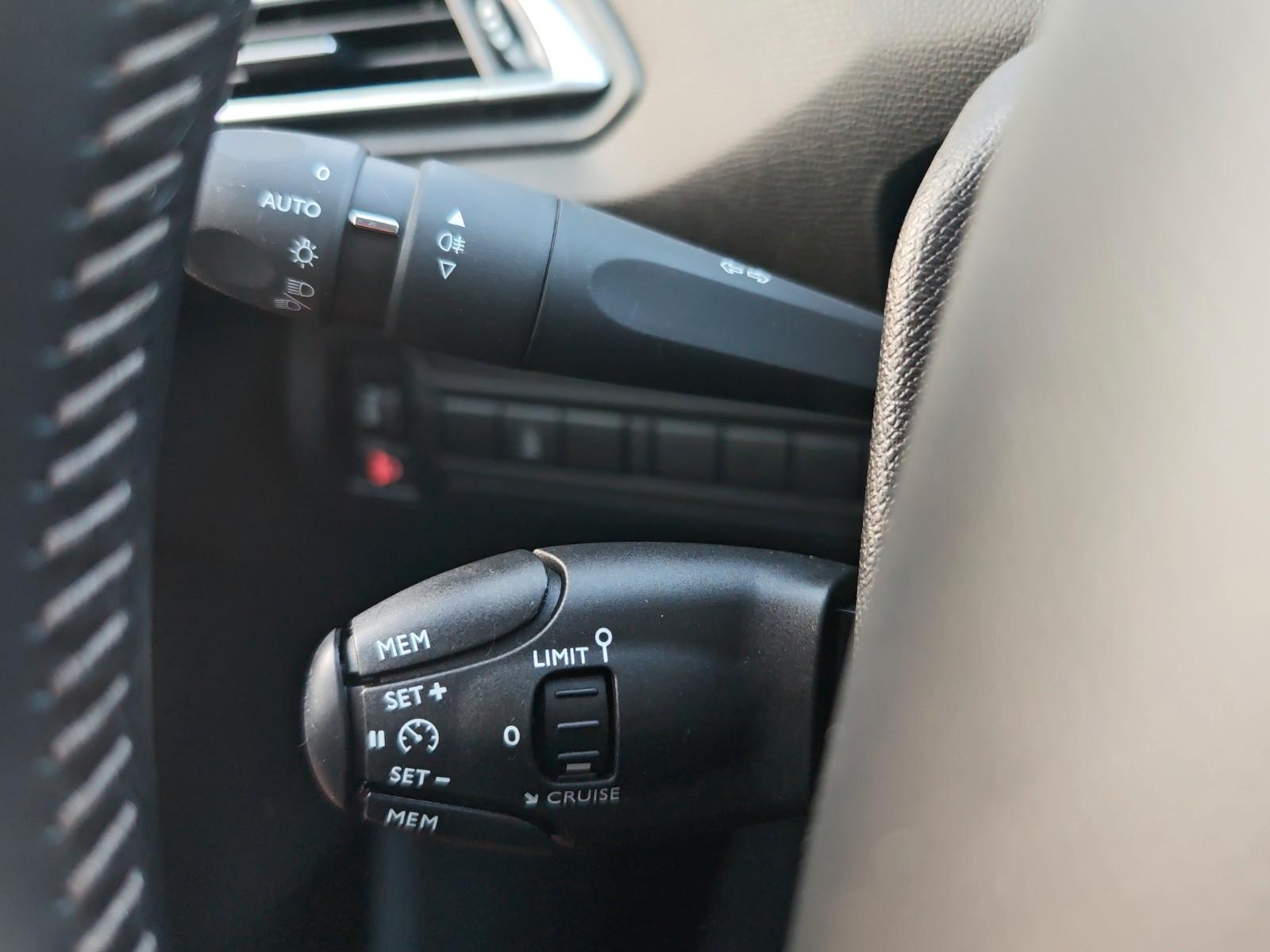 Peugeot 308 SW 1.2 Klimaauto Navi Kamera Sitzheizung