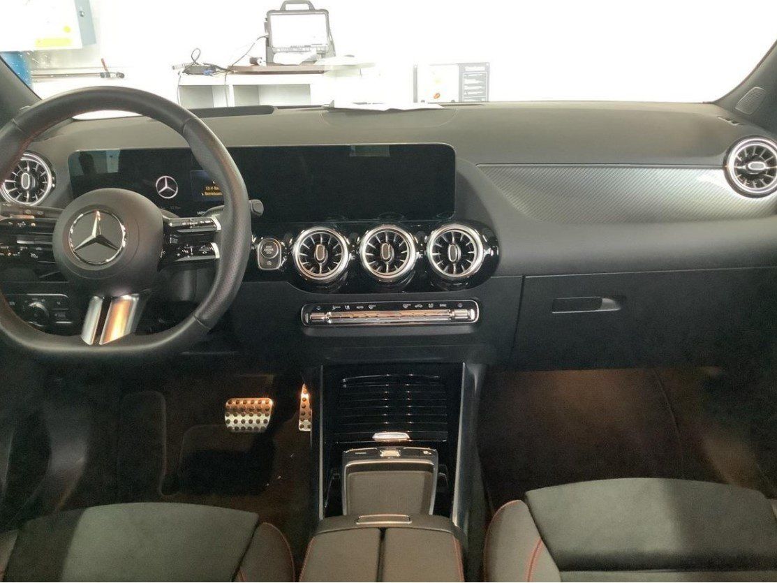 Fahrzeugabbildung Mercedes-Benz B220d AMG Prem+ AHK Pano HUD Memo MLED 360°DISTR
