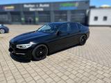 BMW 520i A - - BMW 520 mit Benzin-Antrieb: Limousine