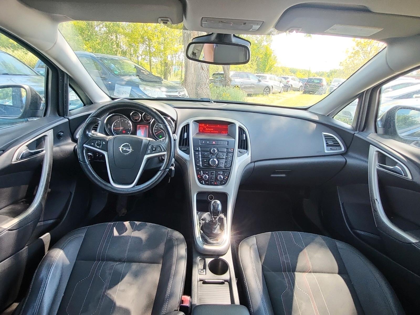 Opel Astra 2012 — photo 7