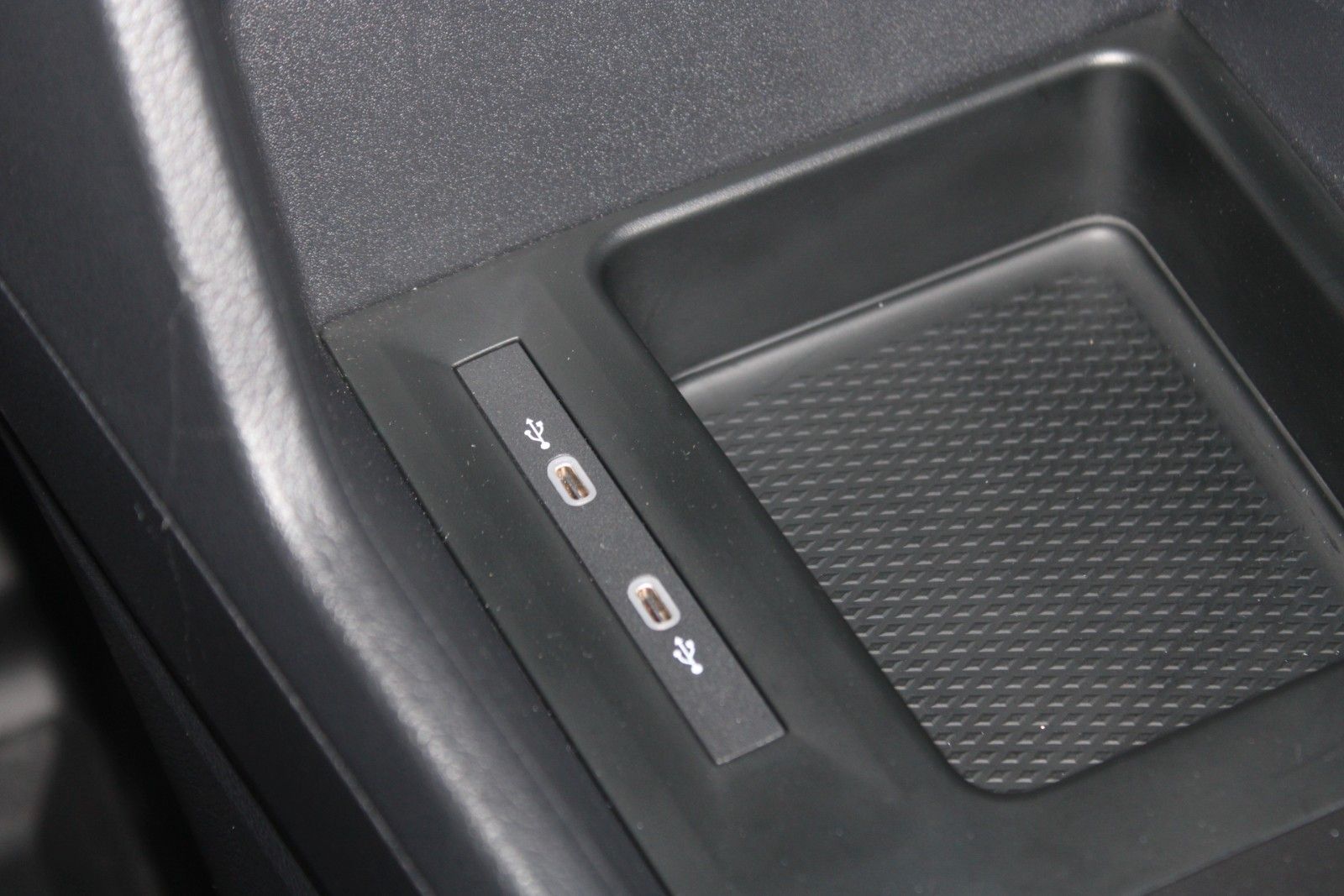 Fahrzeugabbildung Ford Transit Connect TREND L2 AHK NAVI IACC uvm.
