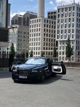 Rolls-Royce Wraith - - - Rolls-Royce Wraith mit Benzin-Antrieb: Coupé