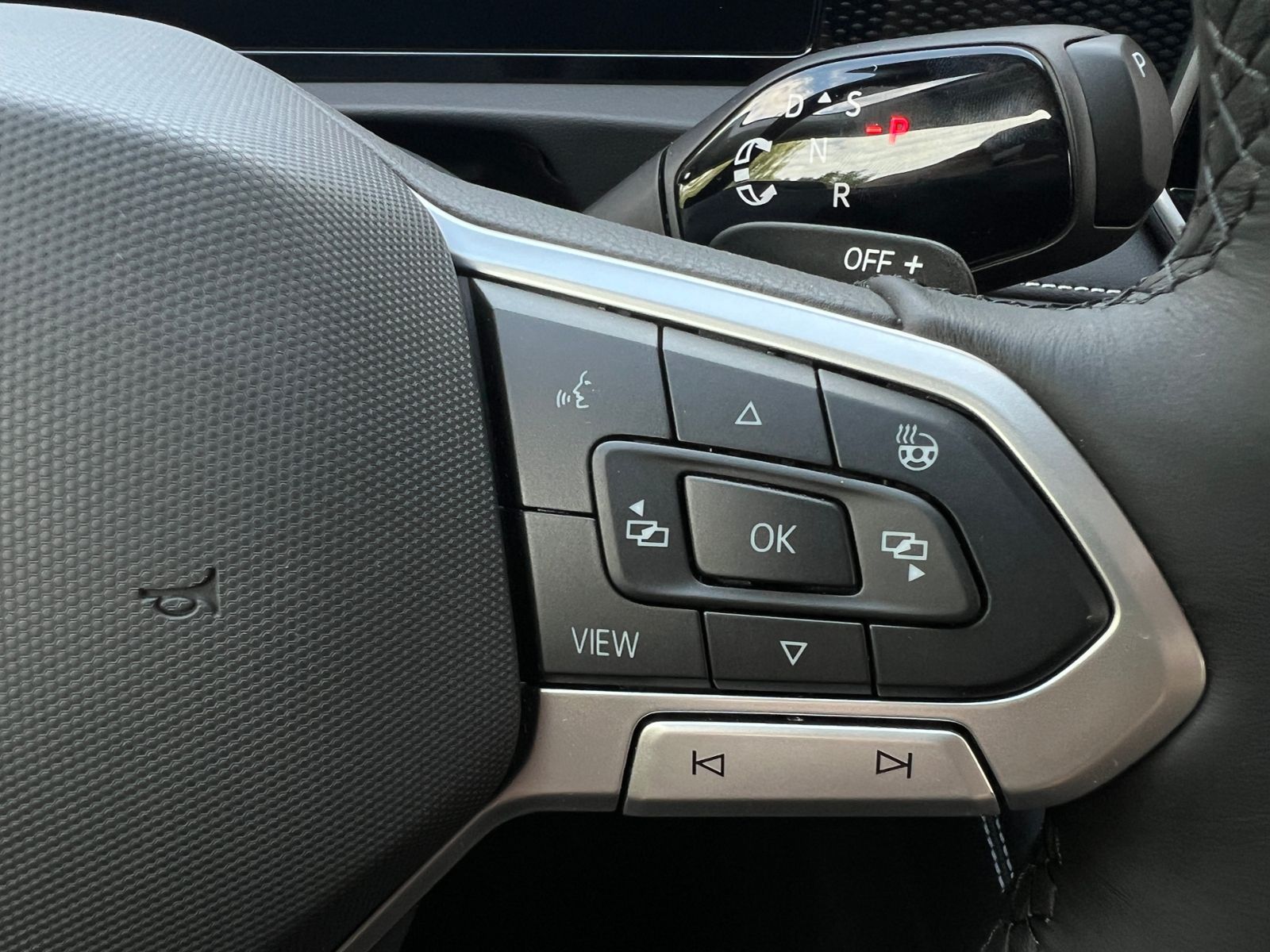 Fahrzeugabbildung Volkswagen Tiguan  ENERGY 2.0 TDI DSG *AHK, Navi, Travel As