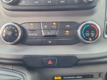 Ford Tourneo Custom - 12