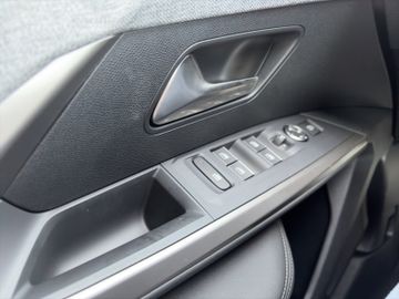 Peugeot 5008 GT 145 e-DSC6 KeyLess*360 KAM*ACC*PANO*