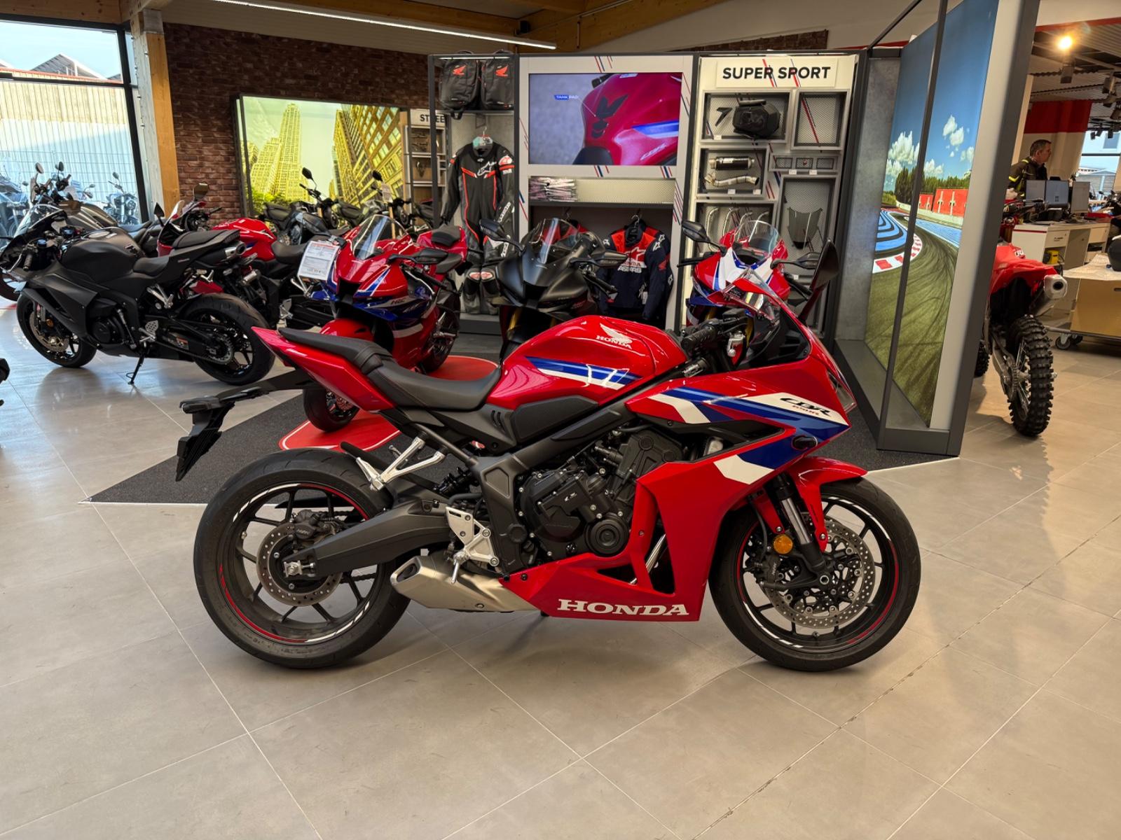 Honda CBR650R E-Clutch A2 48PS *nur 690km*