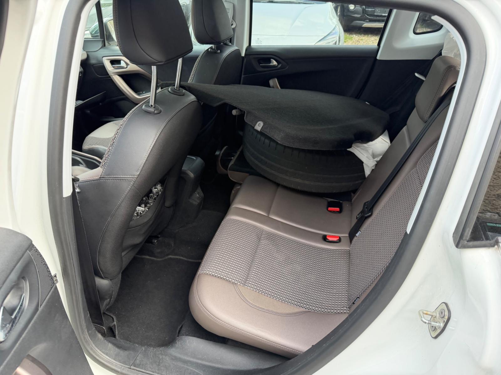 Peugeot 2008 Allure-TOP AUSSTATTUNG!!!!