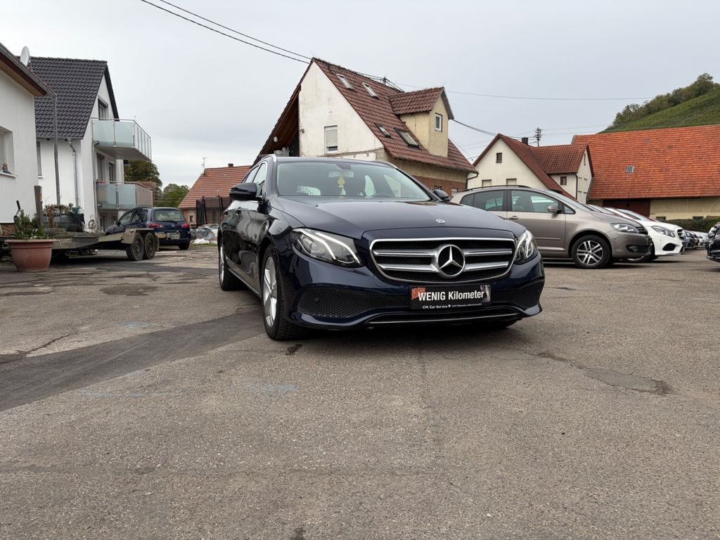 Image of Mercedes-Benz E 220