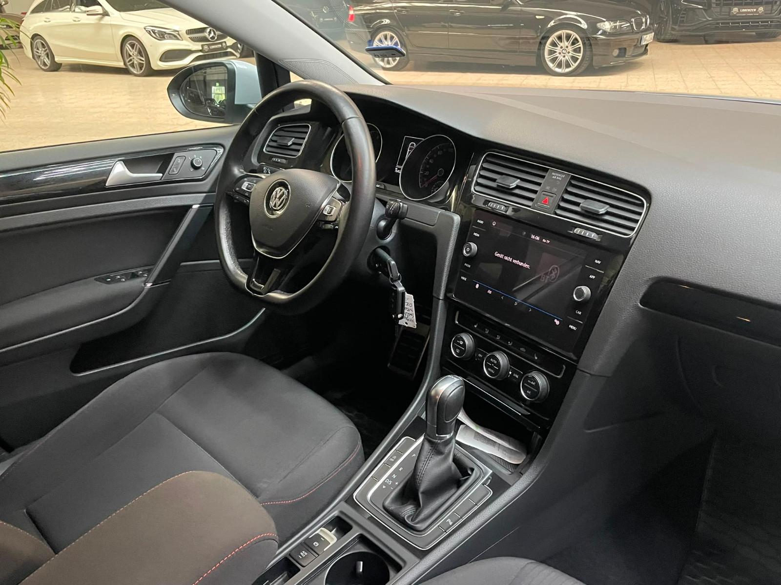 Volkswagen Golf VII Lim. Sound DSG / Carplay / Xenon