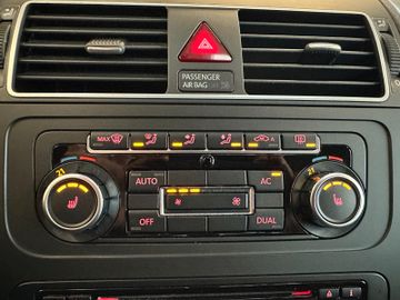 Volkswagen Touran Highline DSG *PANO*SHZ*NAVI*PDC*TEMPOMAT*