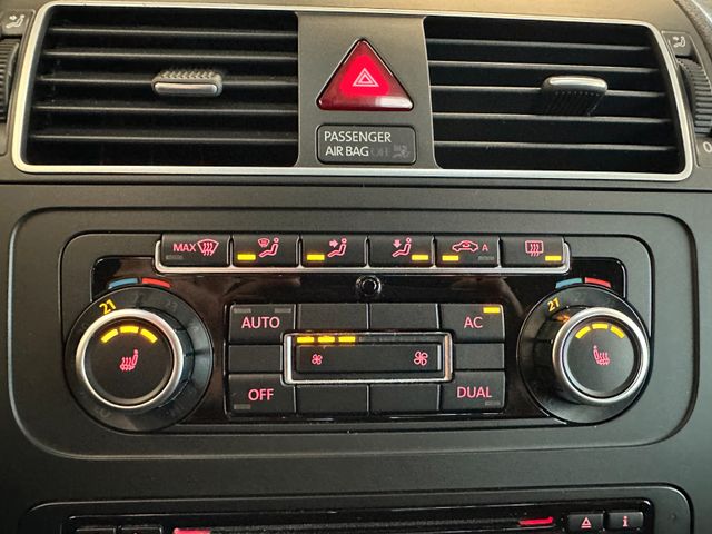 Volkswagen Touran Highline DSG *PANO*SHZ*NAVI*PDC*TEMPOMAT*