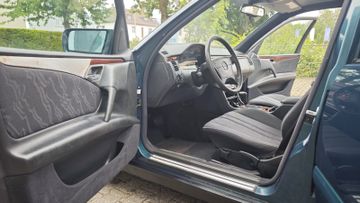 Mercedes E 230 - 9