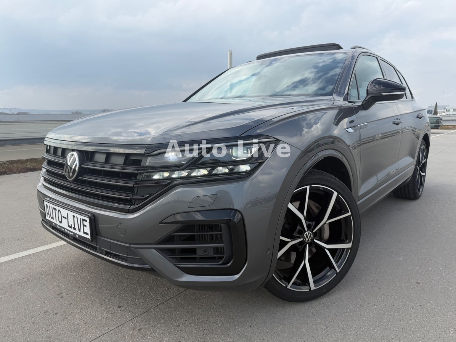 VW Touareg 3.0 TSI*R LINE*BlackS*PAN*MATRI*LUFT*VOL