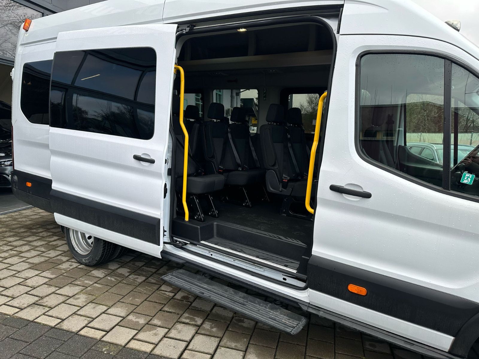 Fahrzeugabbildung Ford TRANSIT 460 BUS L4*17 Sitzer*ACC*KLIMA*