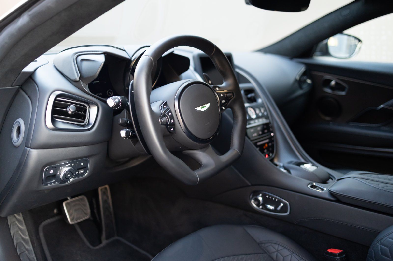 Aston Martin DBS (5.2 V12 FULL CARBON/1.Hand/Deutsches Fzg.)