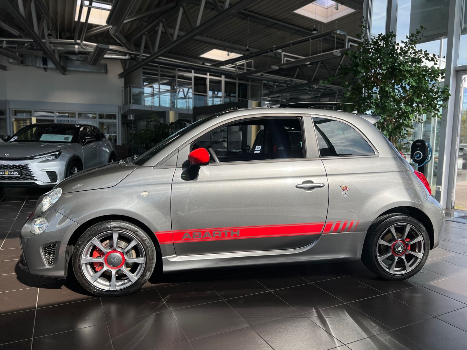 Fahrzeugabbildung Abarth 595 Skydome PANO XEN NAV SHZ PDC ALU