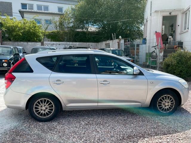 Kia cee'd 2009 — photo 8